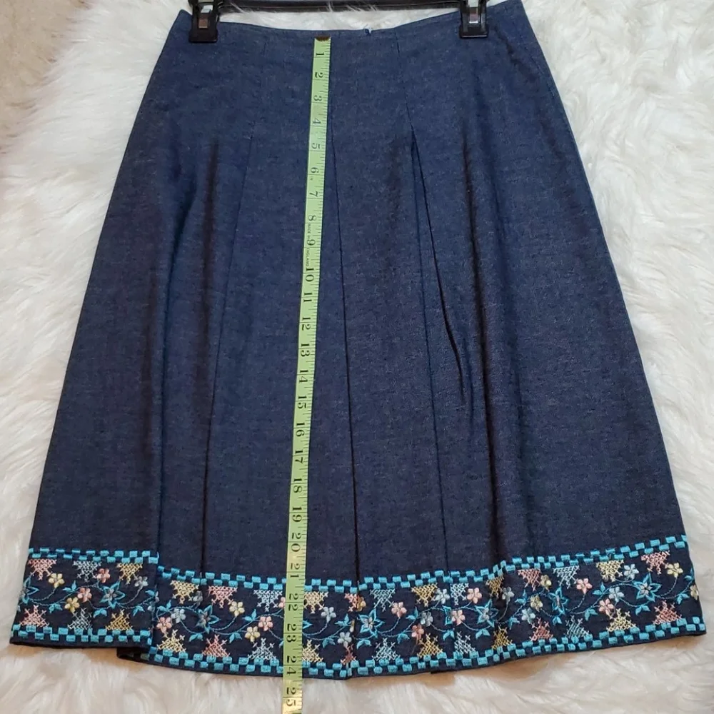 Vintage denim skirt pleats and embroidery blue and teal size 4